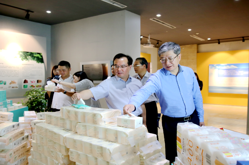 2019年 5月22日，時任浙江省社會組織綜合黨委專職副書記、省民政廳社會組織管理局局長蔡國華蒞臨景興紙業調研企業發展情況和黨建工作