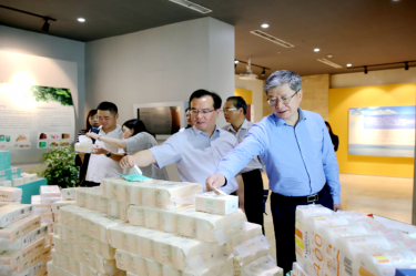 2019年 5月22日，時任浙江省社會組織綜合黨委專職副書記、省民政廳社會組織管理局局長蔡國華蒞臨景興紙業調研企業發展情況和黨建工作