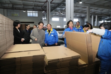 共富工坊助殘 自強模范勵志 | 浙江省殘疾人聯(lián)合會黨組成員、副理事長陳益?zhèn)ヒ恍姓{(diào)研平湖景包